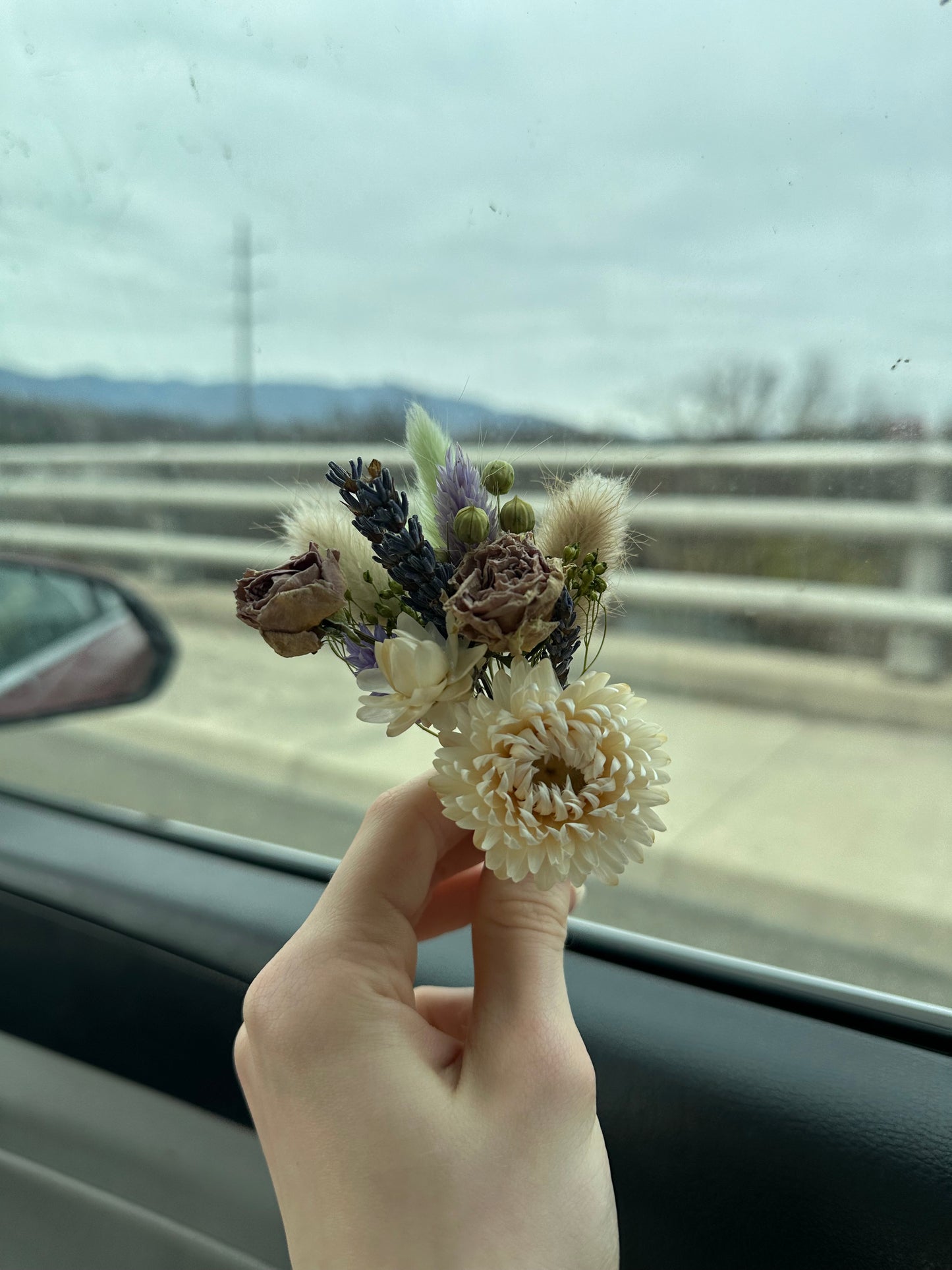 Frosty Dried Car Bouquet