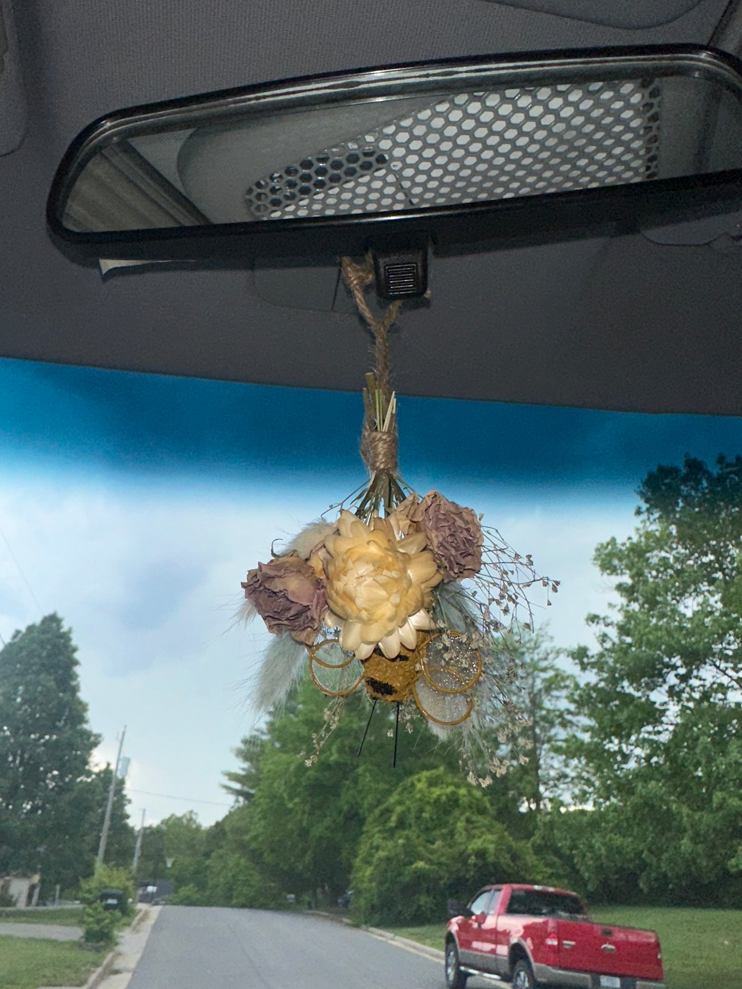 Sky Blue Dried Flower Bouquet with bee car decor