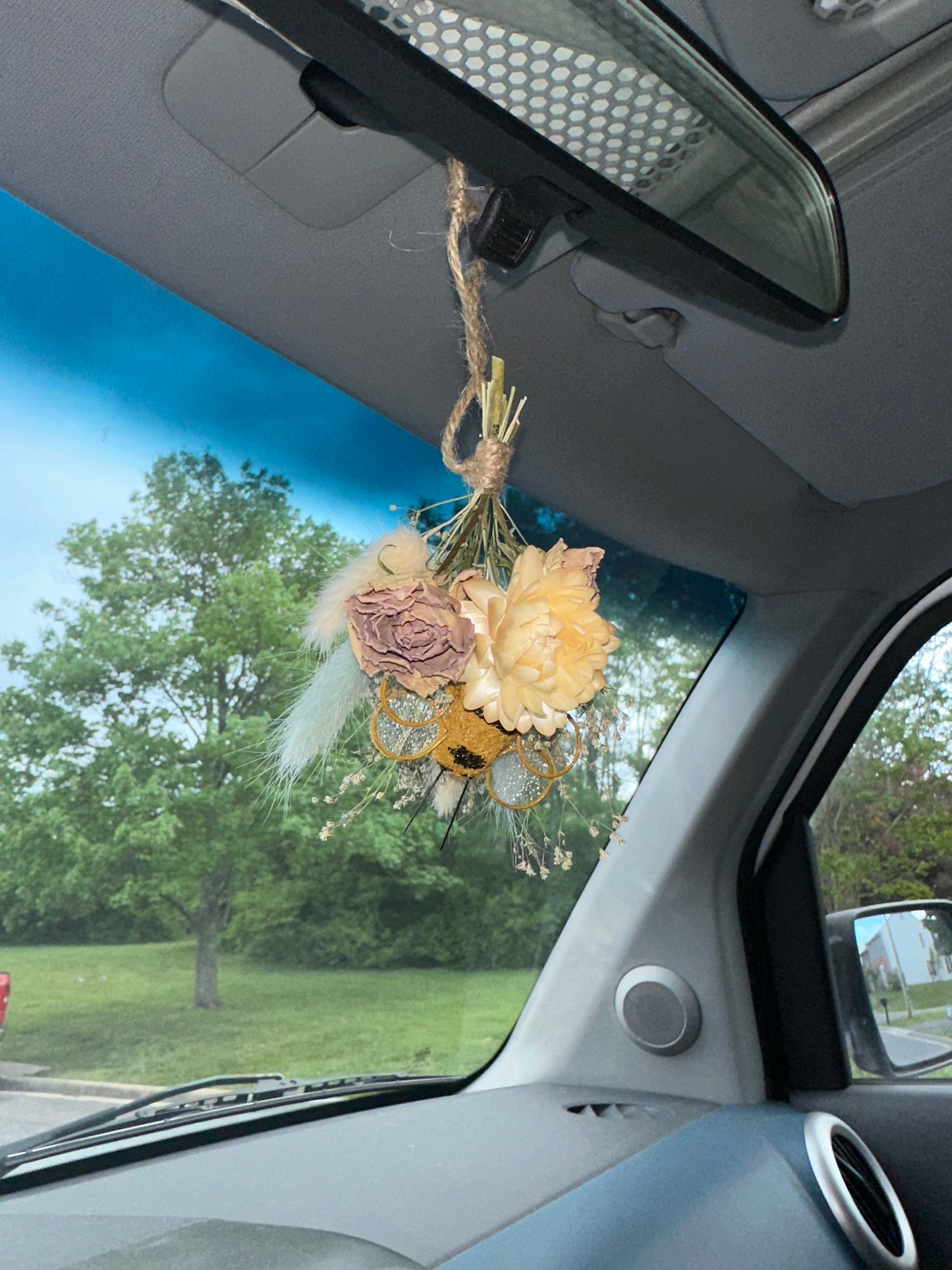 Sky Blue Dried Flower Bouquet with bee car decor